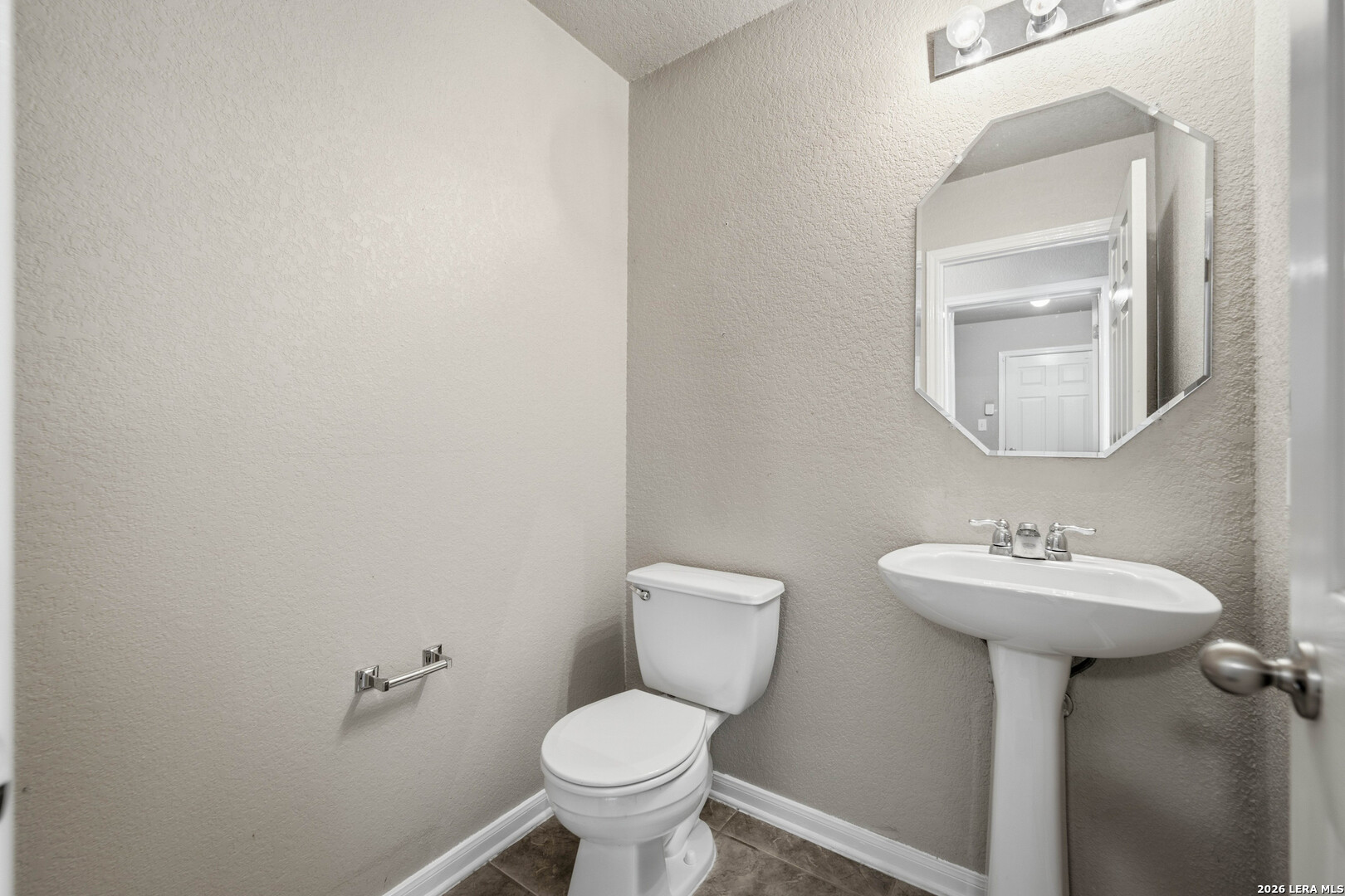 8214 Comanche Pass Converse TX 78109