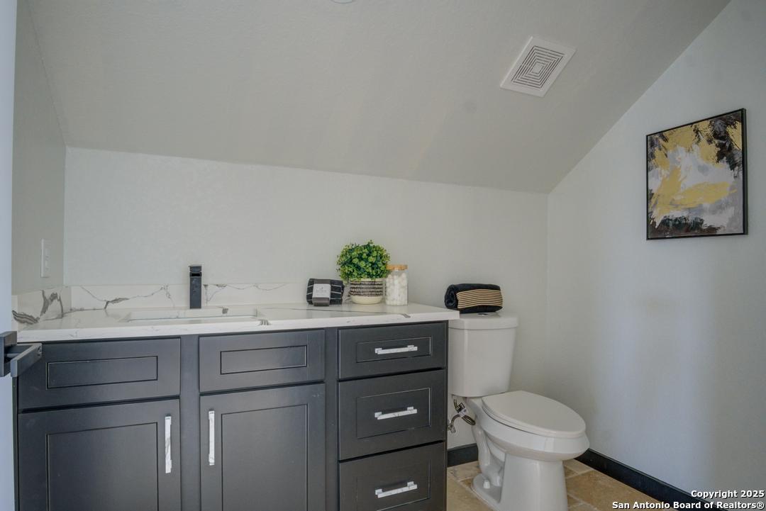 140 County Road 6871 Natalia TX 78059