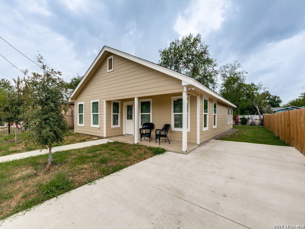 159 N San Gabriel San Antonio TX 78237