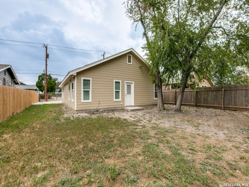 159 N San Gabriel San Antonio TX 78237