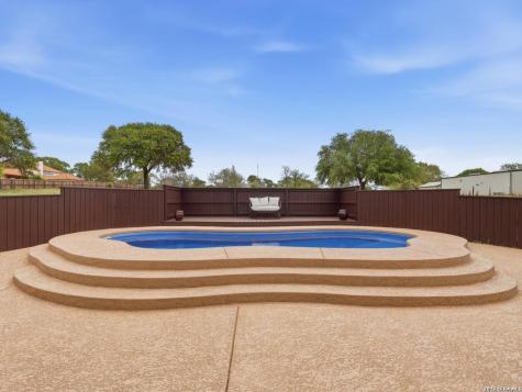 603 Sunshine Meadow Adkins TX 78101