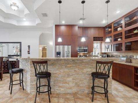 603 Sunshine Meadow Adkins TX 78101