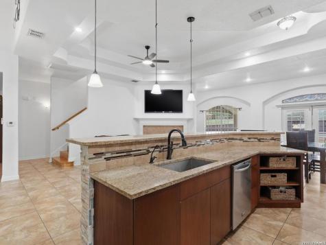603 Sunshine Meadow Adkins TX 78101