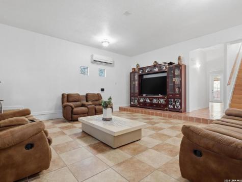 603 Sunshine Meadow Adkins TX 78101