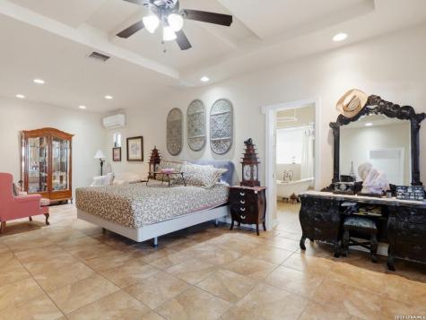 603 Sunshine Meadow Adkins TX 78101