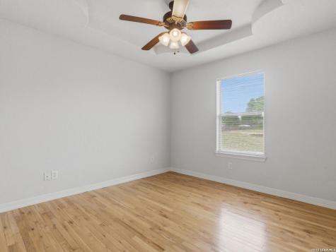 603 Sunshine Meadow Adkins TX 78101
