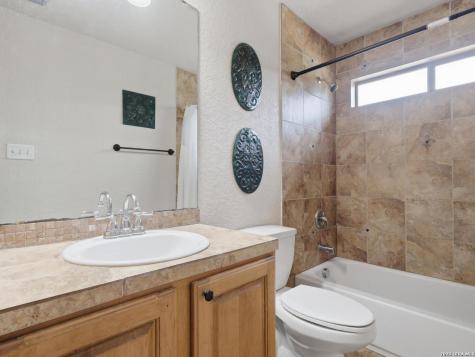 603 Sunshine Meadow Adkins TX 78101