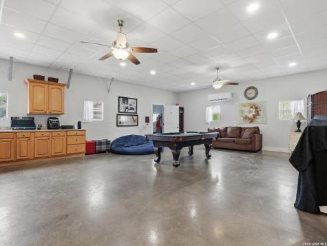 603 Sunshine Meadow Adkins TX 78101