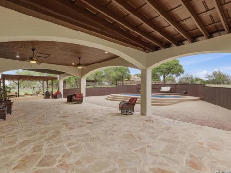 603 Sunshine Meadow Adkins TX 78101