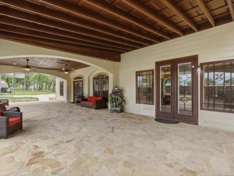 603 Sunshine Meadow Adkins TX 78101