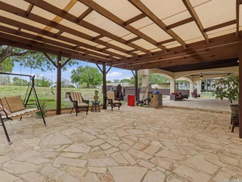 603 Sunshine Meadow Adkins TX 78101