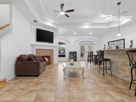 603 Sunshine Meadow Adkins TX 78101