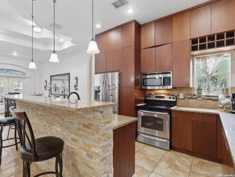 603 Sunshine Meadow Adkins TX 78101