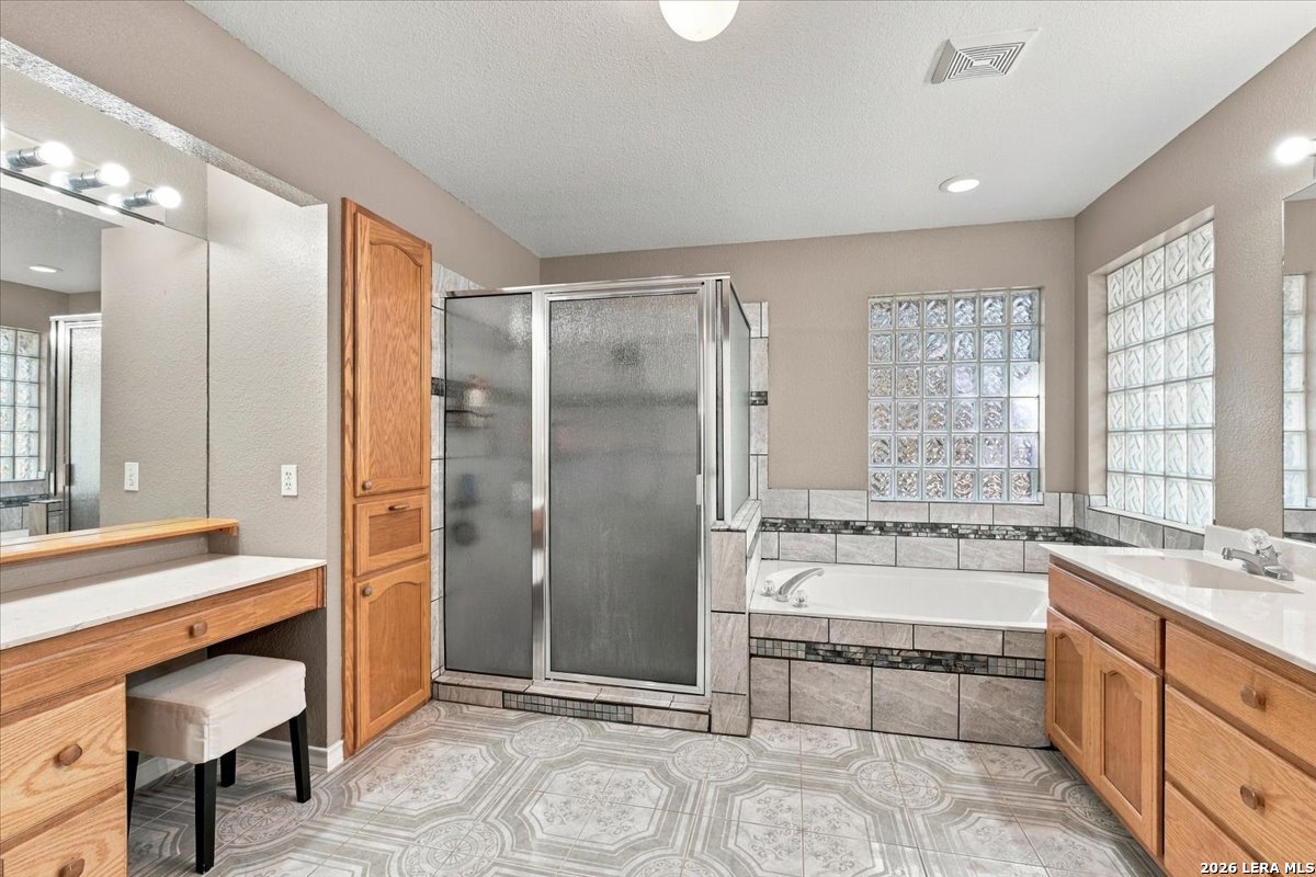 202 Oak Bend Drive La Vernia TX 78121