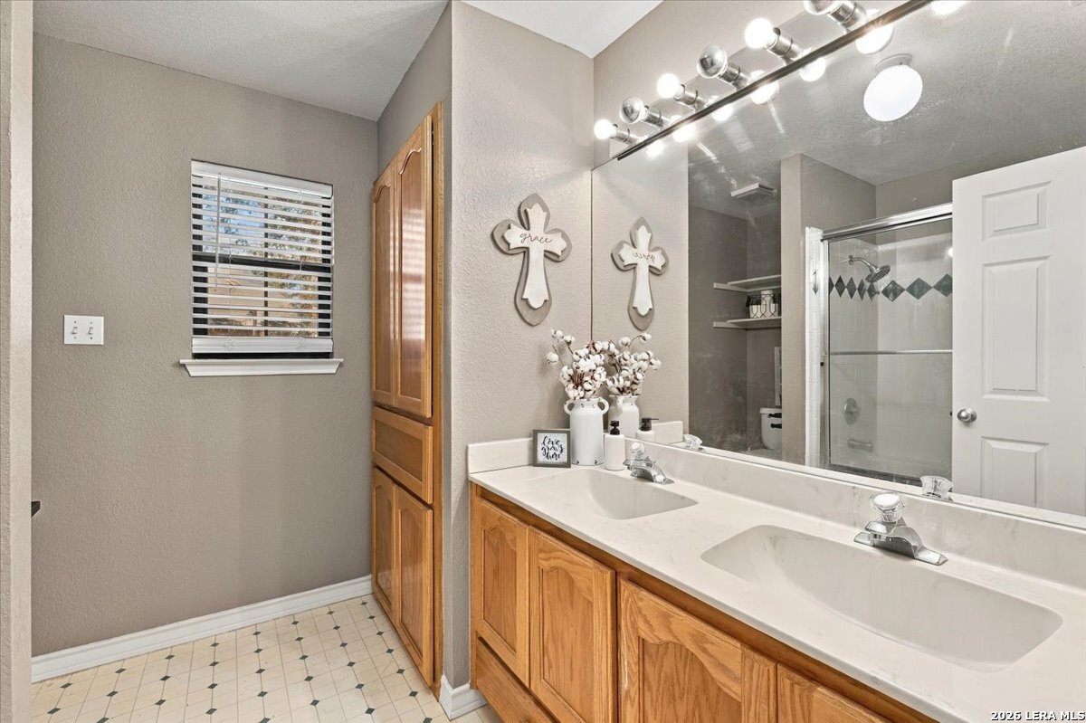 202 Oak Bend Drive La Vernia TX 78121