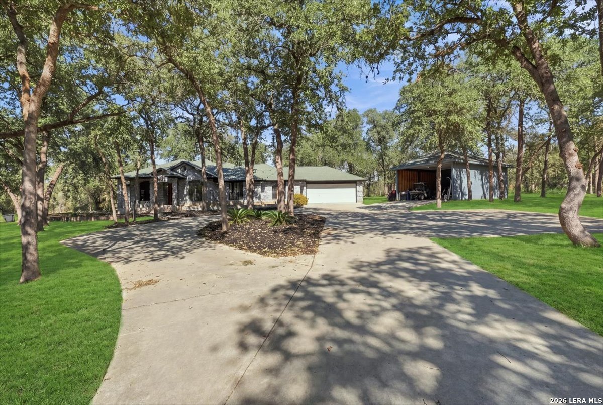 202 Oak Bend Drive La Vernia TX 78121