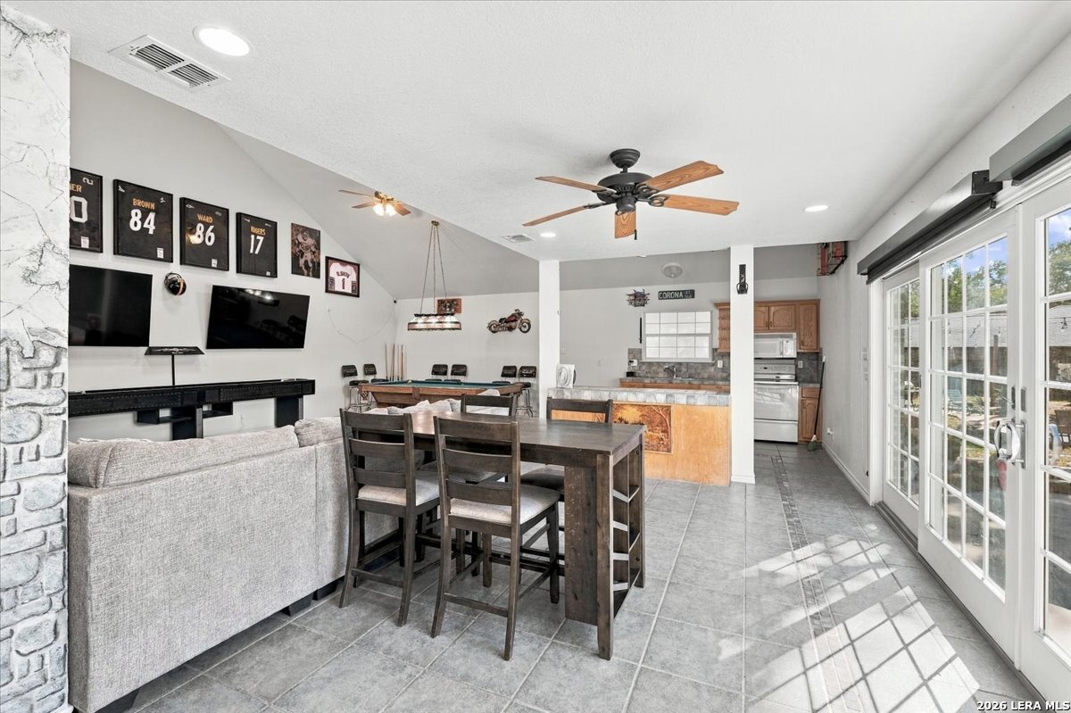 202 Oak Bend Drive La Vernia TX 78121