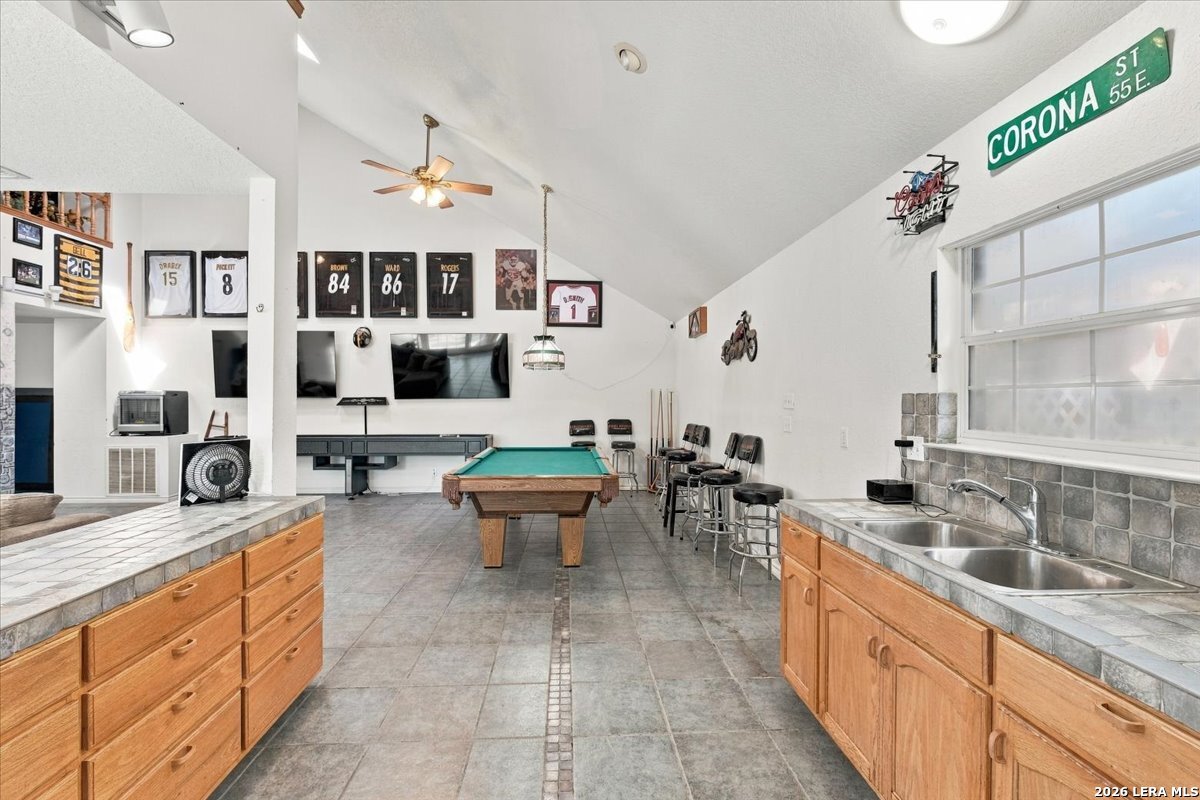 202 Oak Bend Drive La Vernia TX 78121