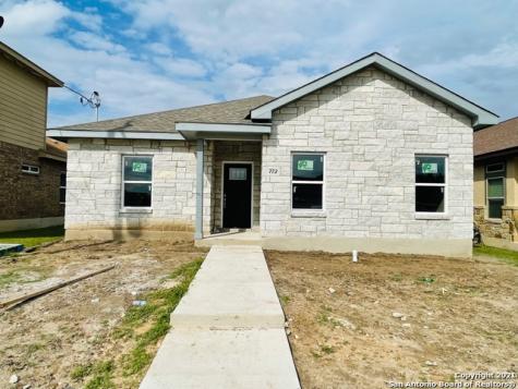 772 Crestview Floresville TX 78114