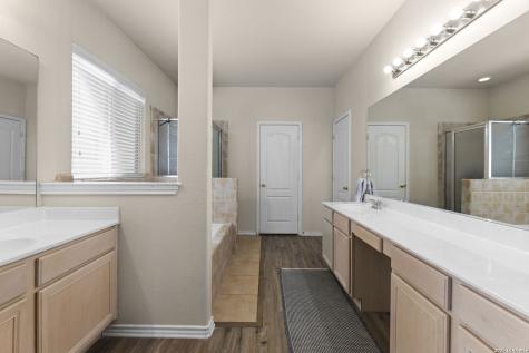 910 Thomas Ridge San Antonio TX 78251