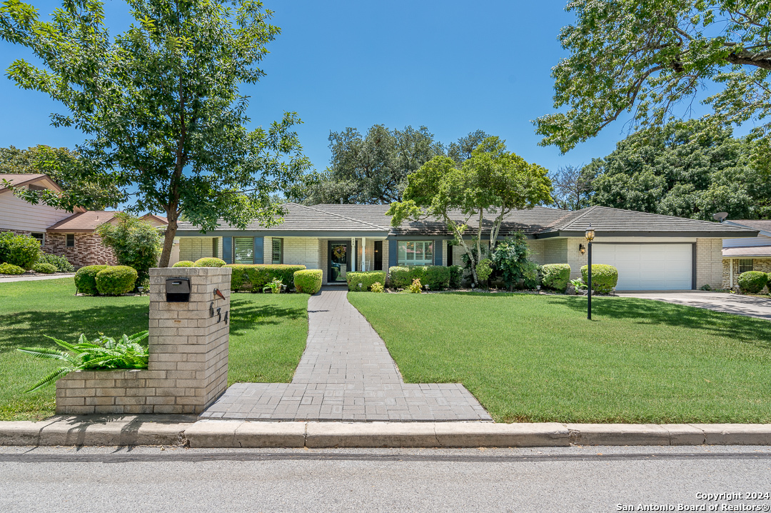 634 Candleglo Windcrest TX 78239