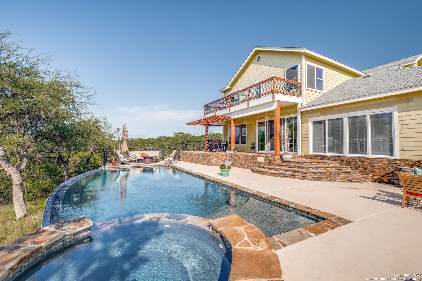 154 Hill Top Lane Lakehills TX 78063