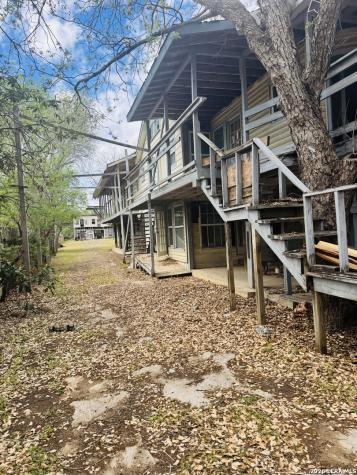 1119 Plum Floresville TX 78114