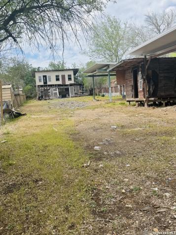 1119 Plum Floresville TX 78114