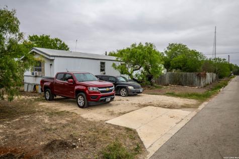 515 Elm Street Jourdanton TX 78026