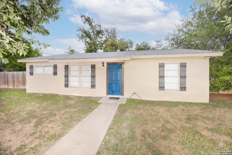 2607 Avenue E Hondo TX 78861