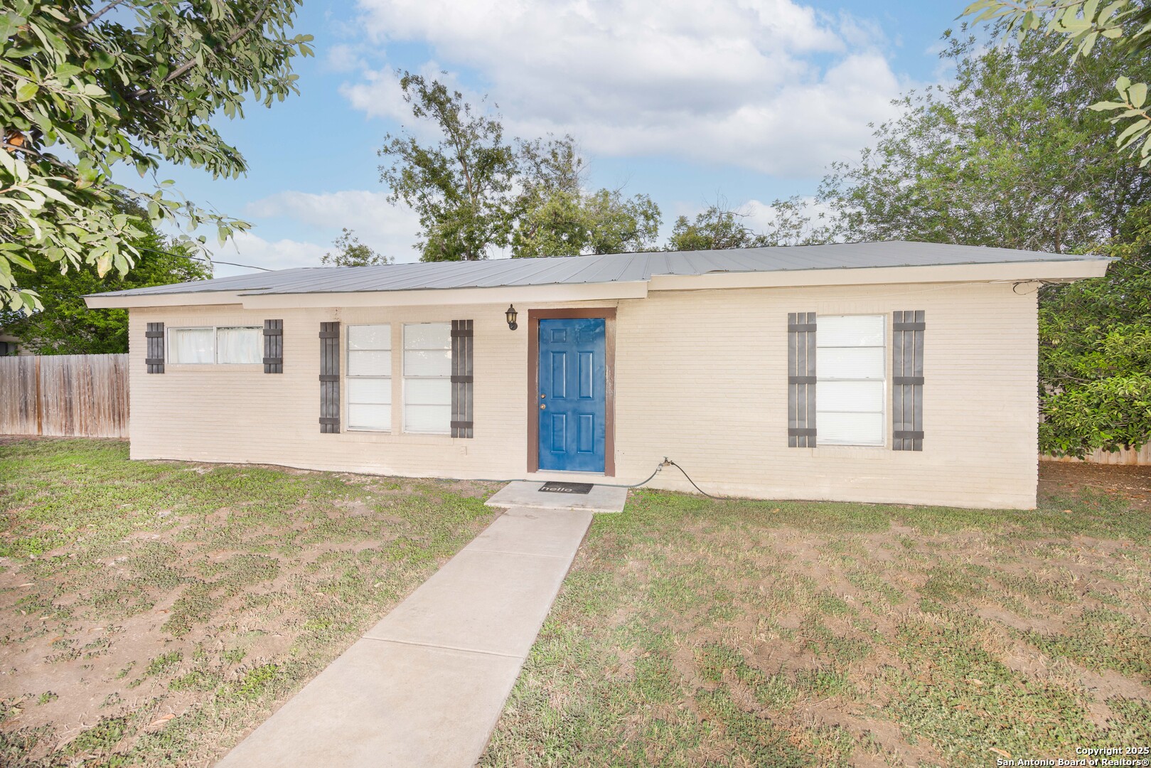 2607 Avenue E Hondo TX 78861