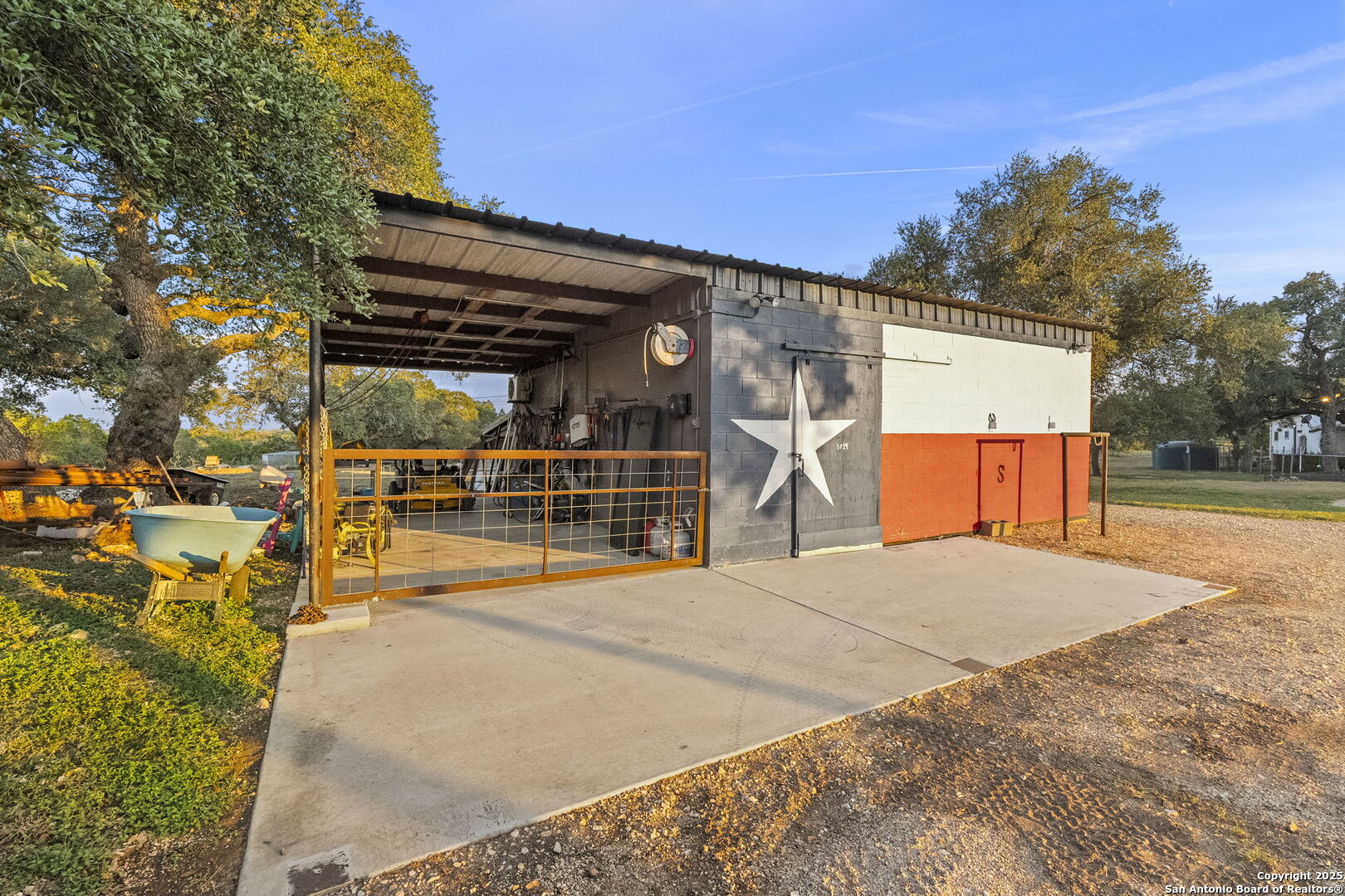 22050 Hanging Oak San Antonio TX 78266