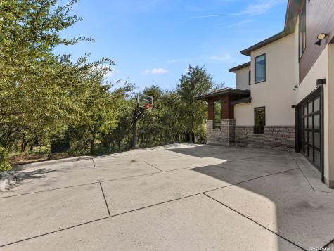 1028 Monteola Bulverde TX 78163