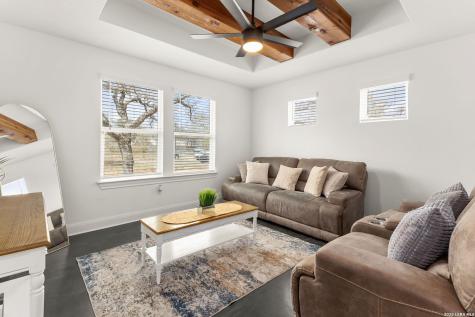 4230 Waterwood Pass Elmendorf TX 78112