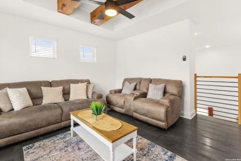 4230 Waterwood Pass Elmendorf TX 78112