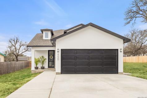 4230 Waterwood Pass Elmendorf TX 78112