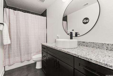 4230 Waterwood Pass Elmendorf TX 78112