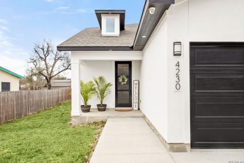 4230 Waterwood Pass Elmendorf TX 78112