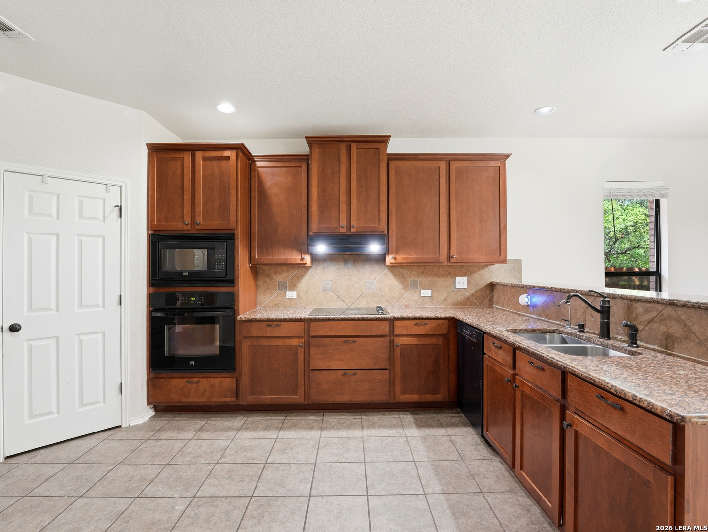 5542 Cross Pond San Antonio TX 78249