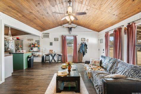 179 Pvt Road 3830 Utopia TX 78884