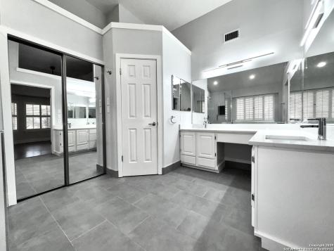 410 Shadowbluff San Antonio TX 78216
