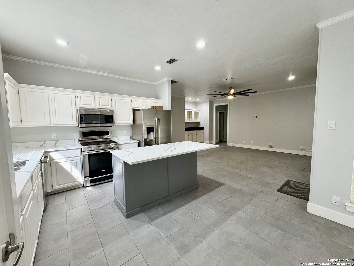 410 Shadowbluff San Antonio TX 78216