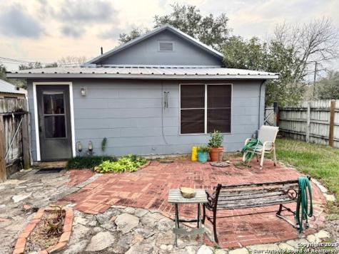 304 N Tyler Beeville TX 78102