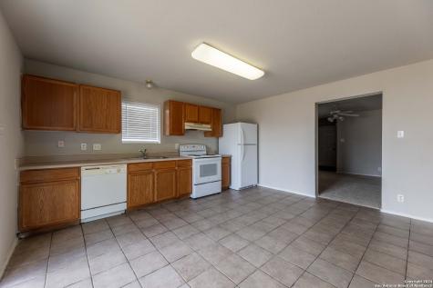 6119 Lauras Farm San Antonio TX 78244