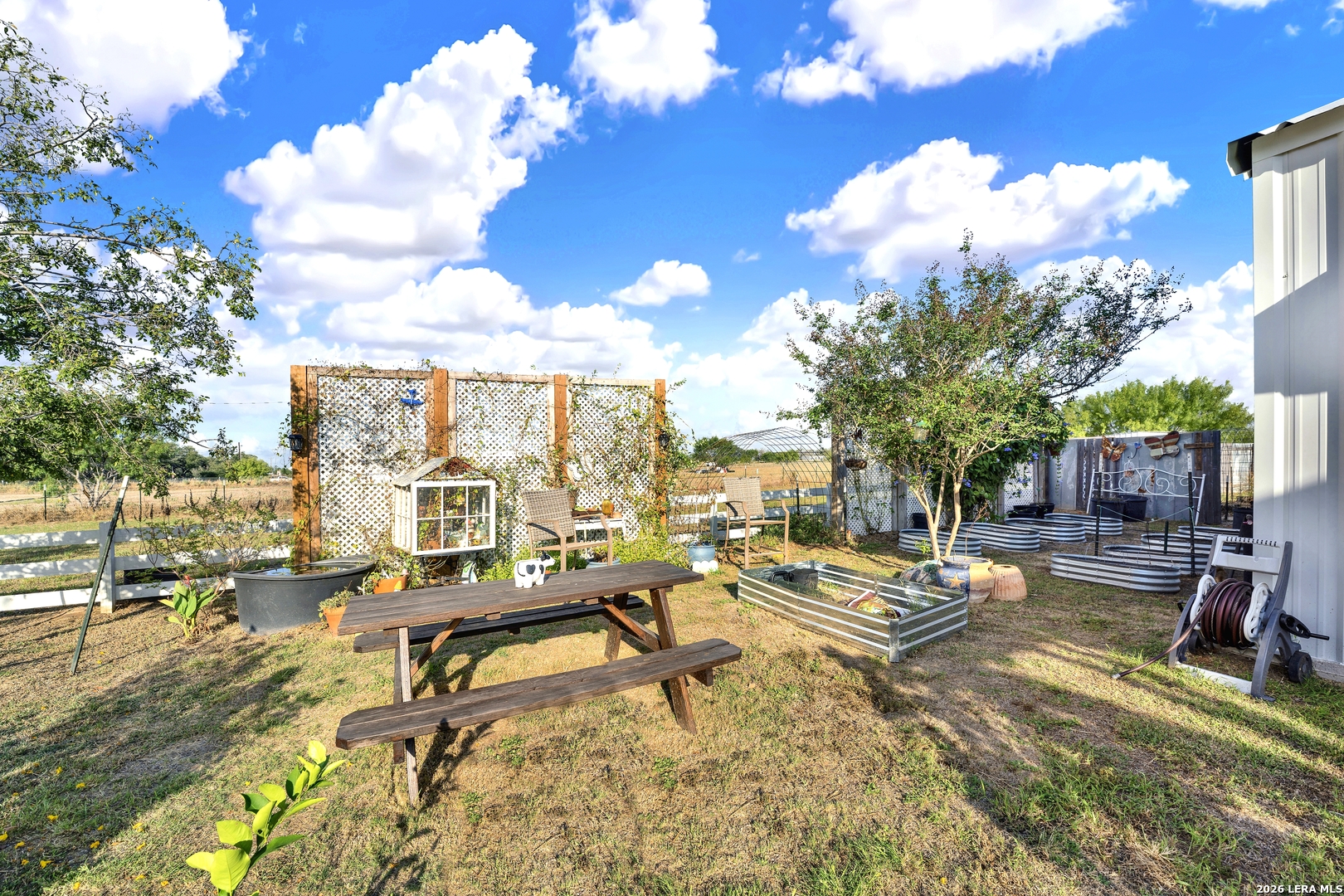 1831 County Road 7711 Devine TX 78016