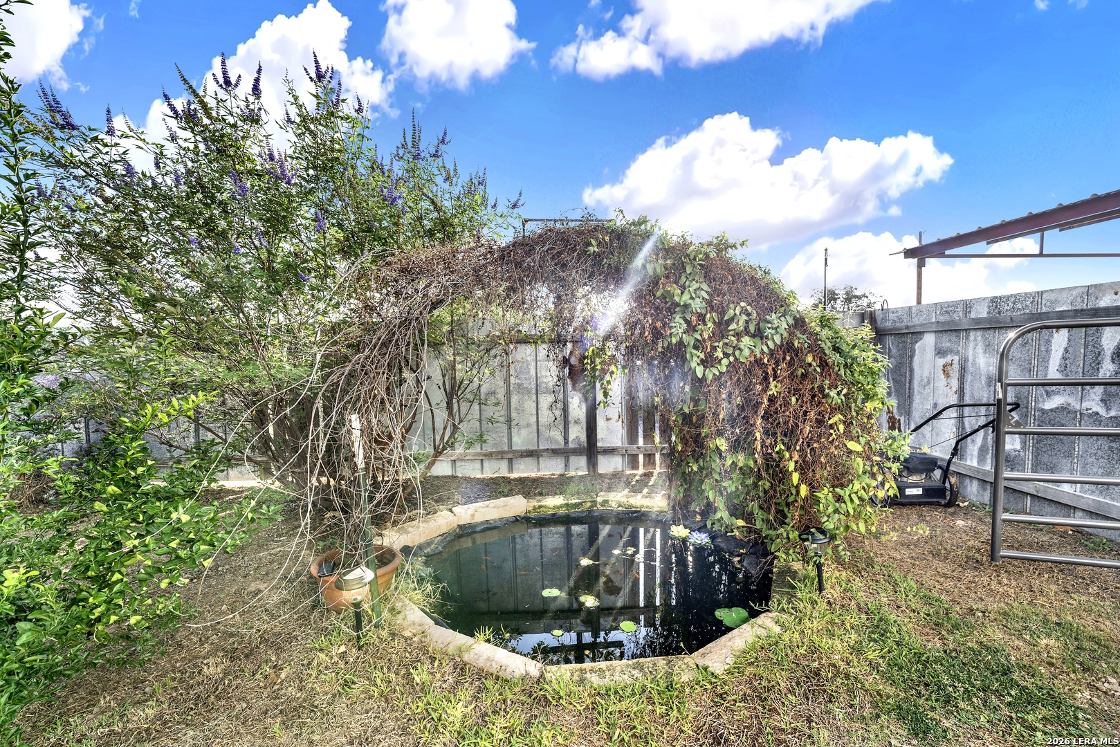 1831 County Road 7711 Devine TX 78016