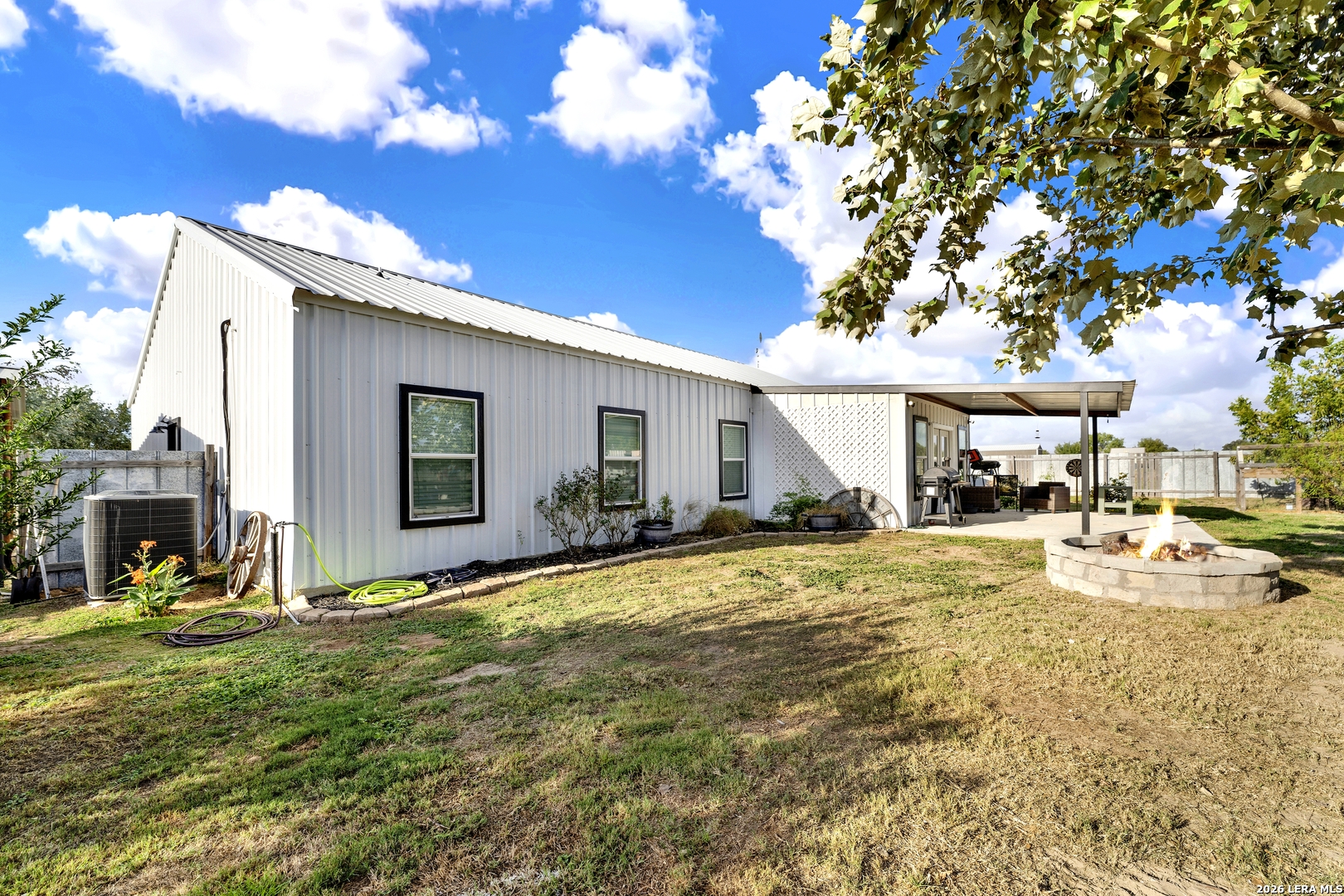 1831 County Road 7711 Devine TX 78016