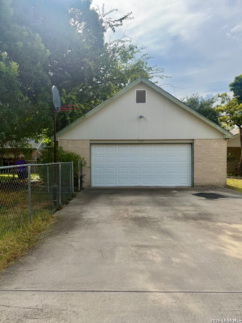 602 N 2nd Street Uvalde TX 78801