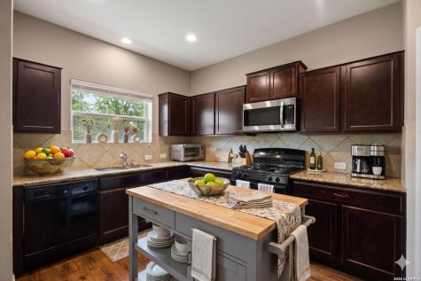 1918 Marbach Woods San Antonio TX 78245