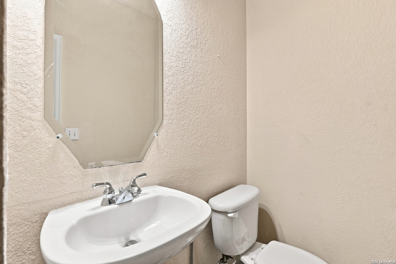 718 Desert Bluff San Antonio TX 78258